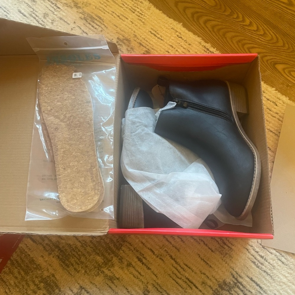 NIB Women’s Ankle Booties - Picture 3 of 8